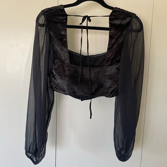 Black sheer sleeve velvet snap closure crop top - Picture 3 of 4